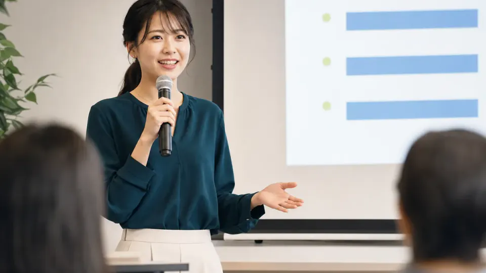 投票の多い質問を確認して回答する登壇者